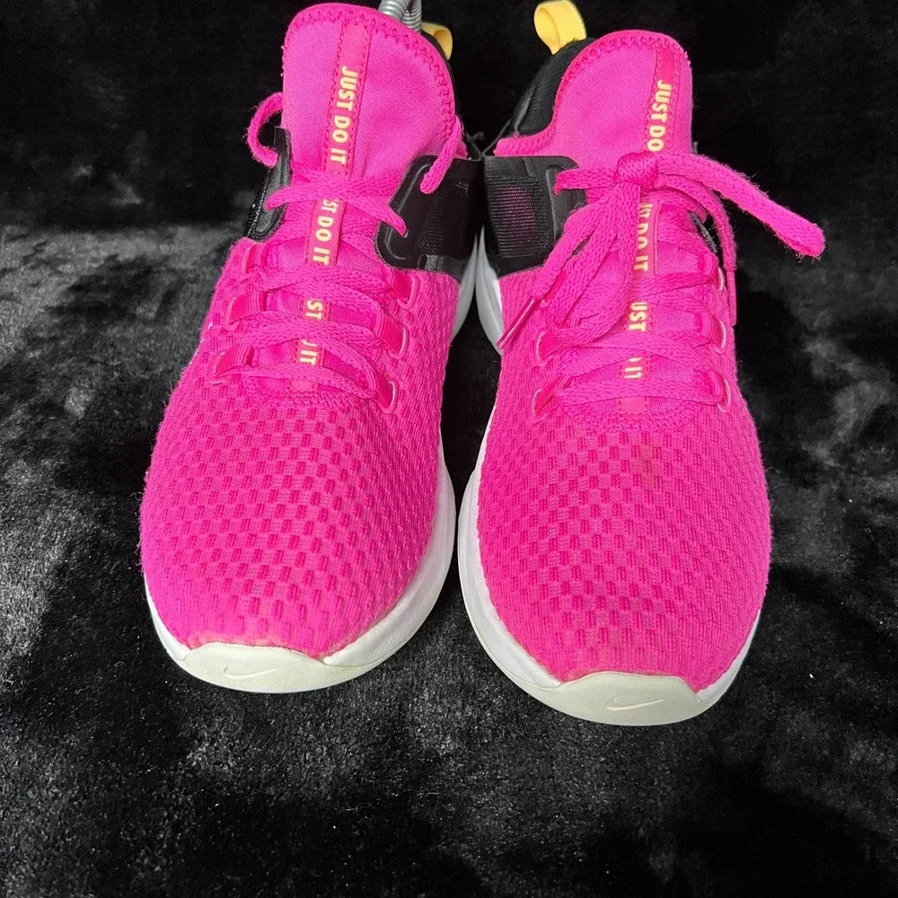 Nike Air Max Bella TR 2 AQ7492-600 Womens 9 Training Shoes Laser Fuchsia Sneaker